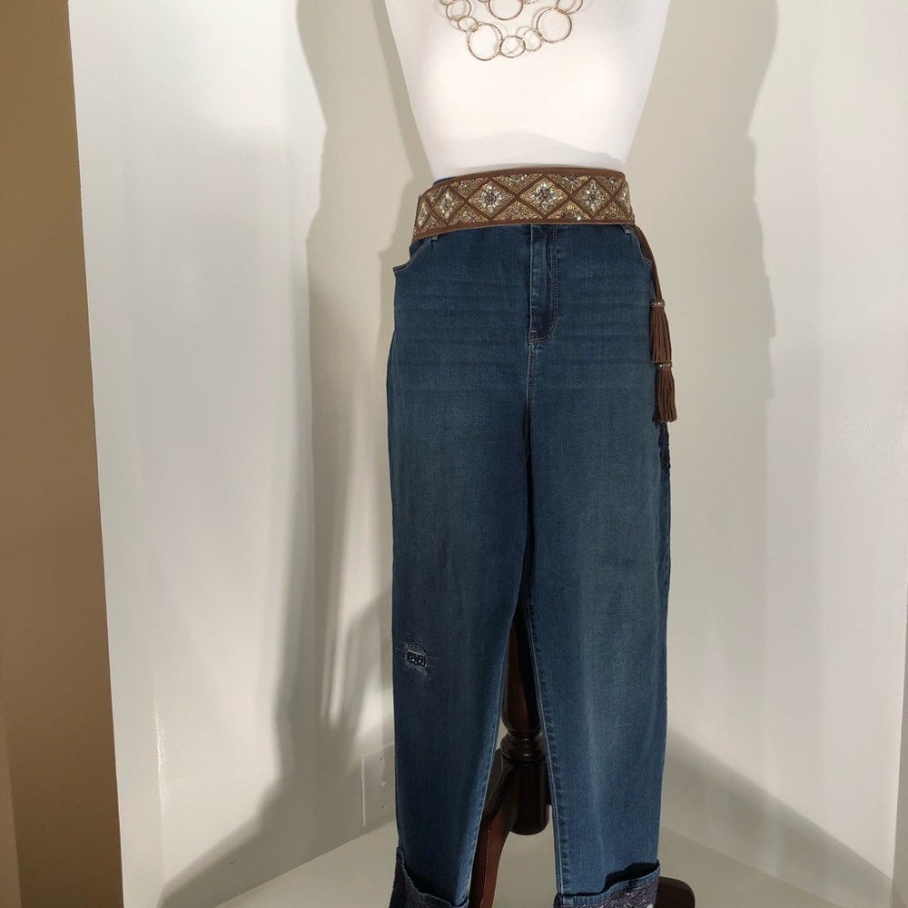 Chico’s lace platinum jeans; lace cuff; size 3